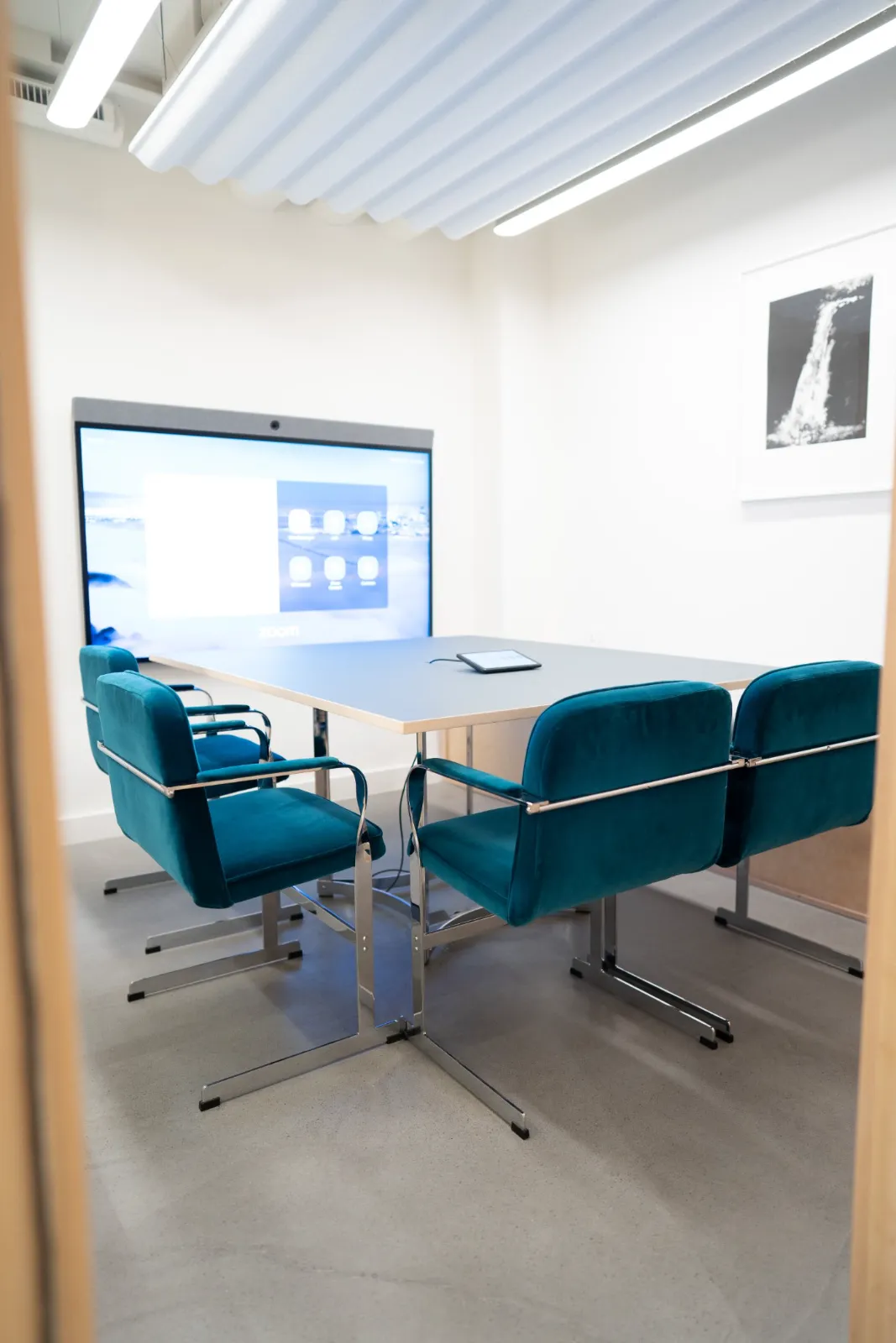 The Meeting Room, six seated